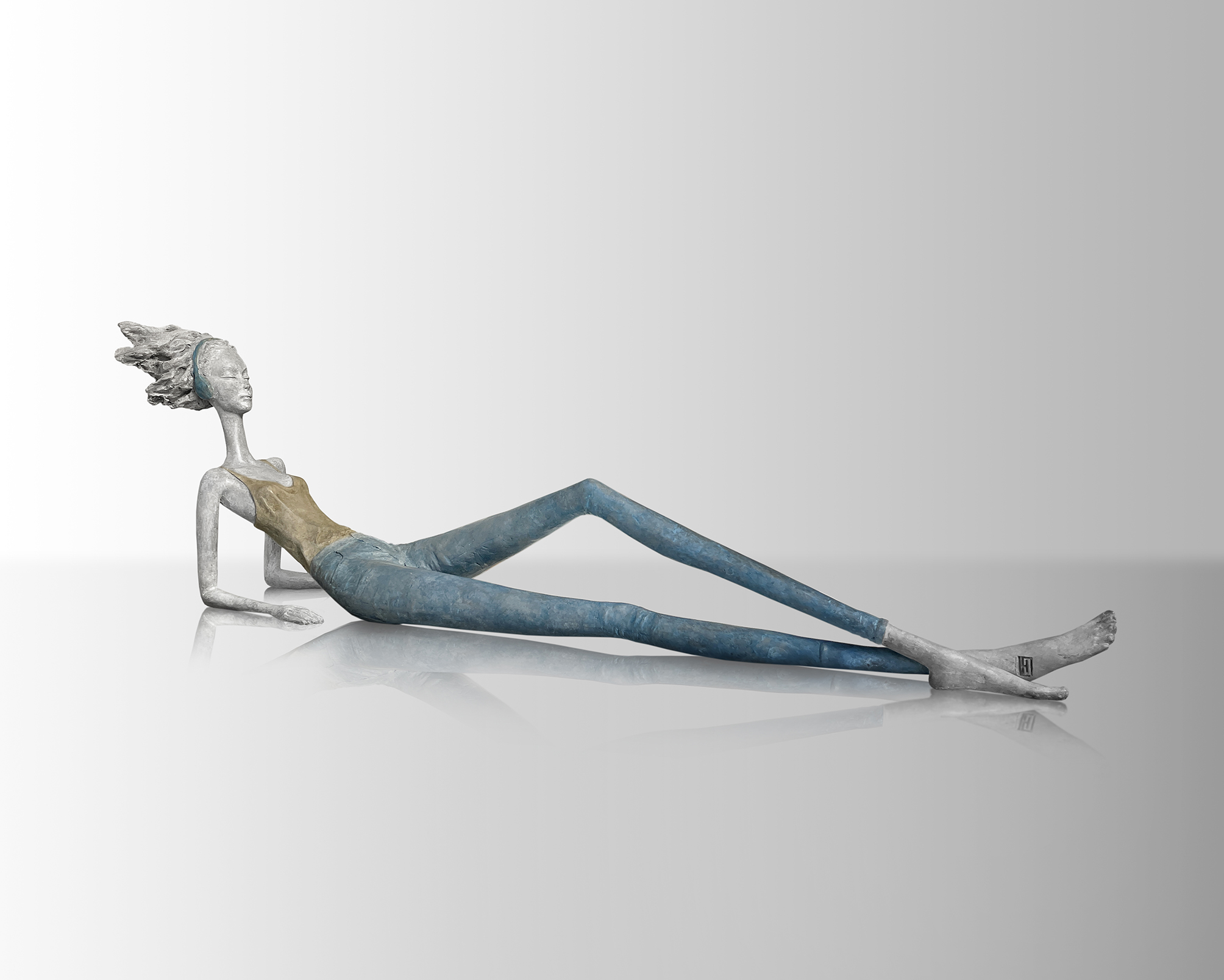 Just Chilling, sculpture en bronze d'Hedwige Leroux — Galerie Maner, Pont-Aven