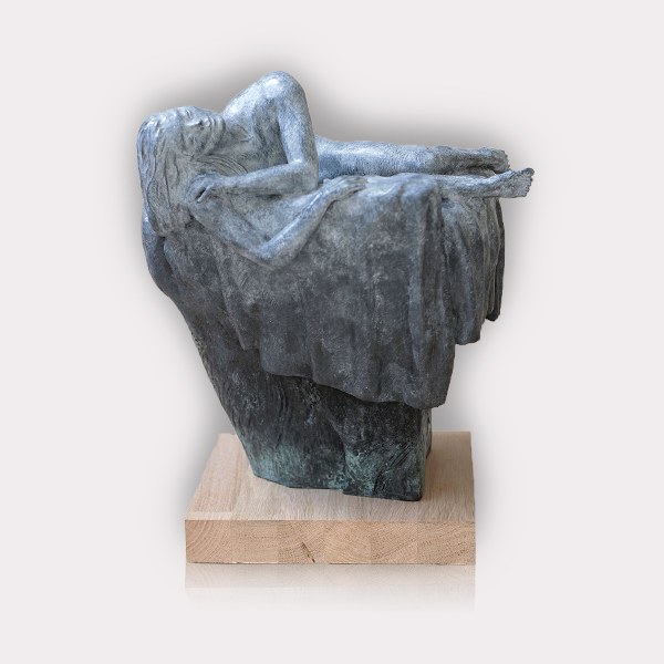 Magnifique sculpture en bronze original de Chôve représentant une femme nue allongée dans un drap. Galerie Maner à Pont-Aven.
